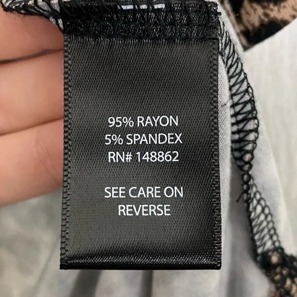 Torrid | Leopard Print Super Soft V-Neck T-Shirt Size 1X - Picture 12 of 13